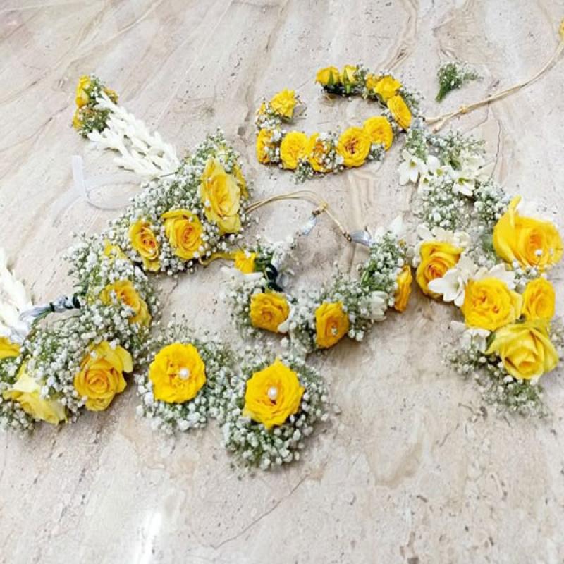 Haldi Floral Jewellery Set – Elegant Flower Accessories for the Bride